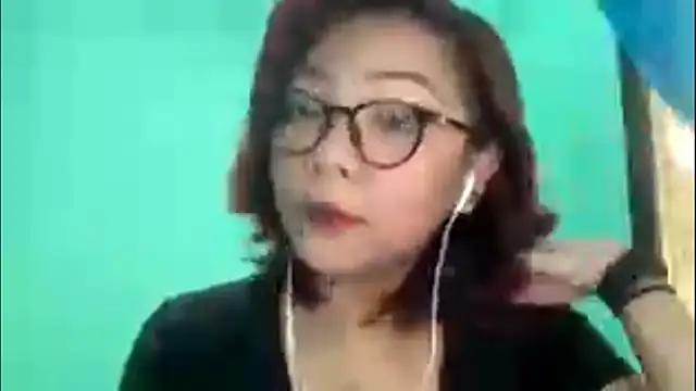 Snapshot of TerisaYellow chatting on February 5, 7:24 am TerisaYellow online show from February 5, 7:24 am