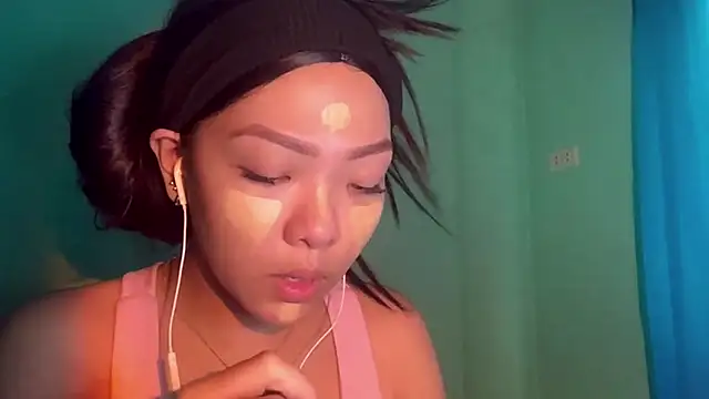 Snapshot of TerisaYellow chatting on February 12, 6:19 am TerisaYellow online show from February 12, 6:19 am