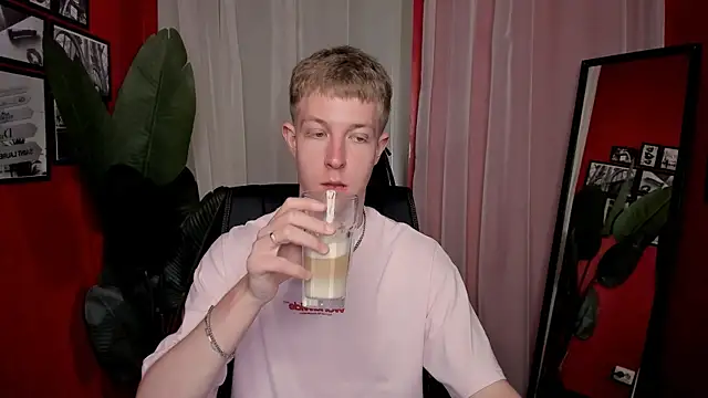 Snapshot of Dylan_Norton chatting on July 9, 10:30 am Dylan Norton online show from July 9, 10:30 am