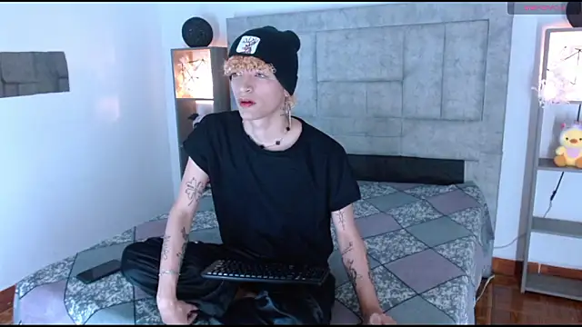 lucke collins22 online show from February 5, 6:29 am