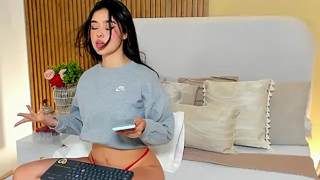 CristalMayson online show from March 26, 1:01 am