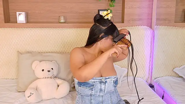 VioletBloomm online show from March 11, 11:38 am