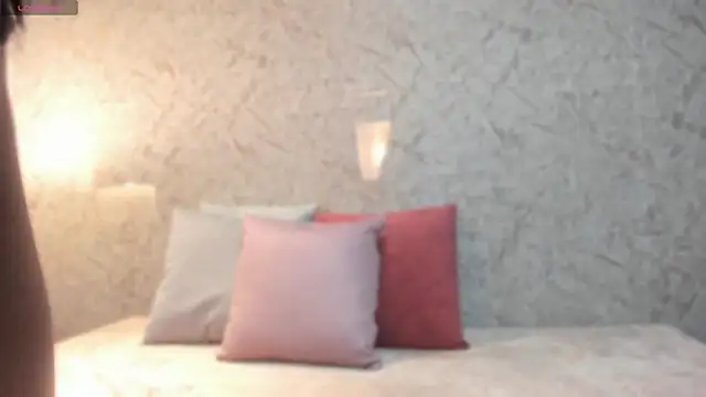 LessLee1 online show from April 18, 12:09 pm