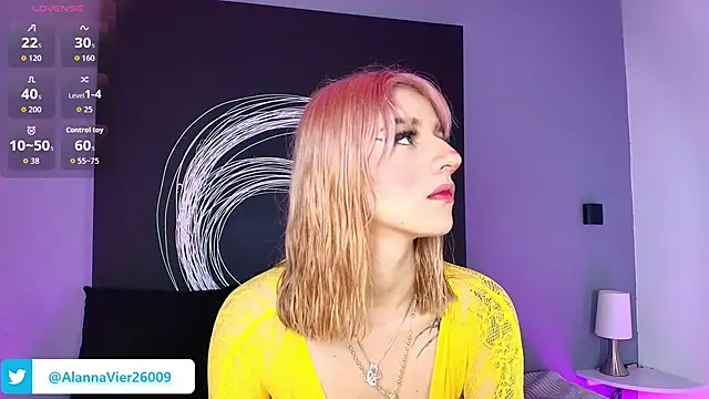 Snapshot of AlannaViera chatting on April 24, 11:45 am AlannaViera online show from April 24, 11:45 am