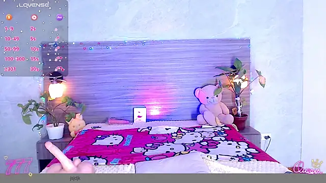 Snapshot of Sophia_Valentina chatting on May 21, 5:03 am Sophia Valentina online show from May 21, 5:03 am