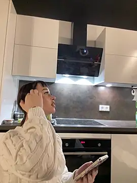 Just-Lilly online show from April 5, 3:15 am