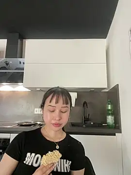 Snapshot of Just-Lilly chatting on May 3, 4:35 pm Just-Lilly online show from May 3, 4:35 pm