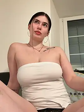 Evie-Moore online show from February 24, 10:30 pm