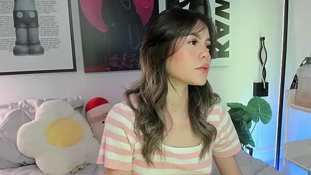 Snapshot of Hey_lucy__ chatting on April 29, 11:25 am Hey lucy online show from April 29, 11:25 am