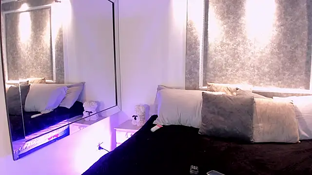 Snapshot of celestesun23 chatting on February 5, 12:37 am celestesun23 online show from February 5, 12:37 am