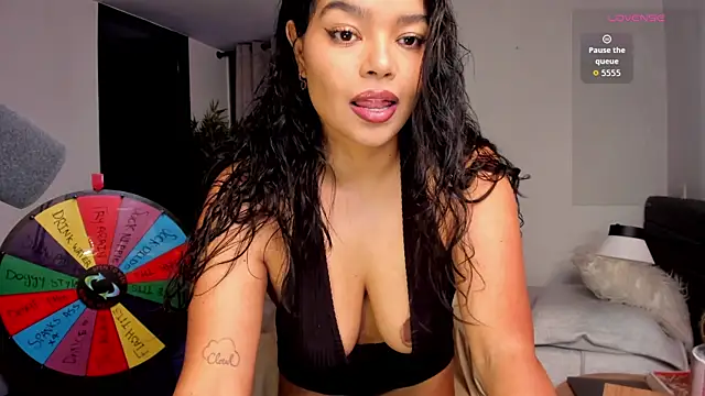 Snapshot of moonhelen chatting on April 29, 12:05 am moonhelen online show from April 29, 12:05 am