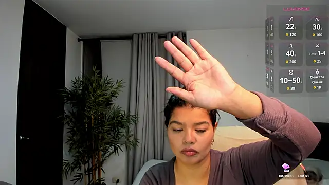 Snapshot of moonhelen chatting on May 27, 4:20 am moonhelen online show from May 27, 4:20 am