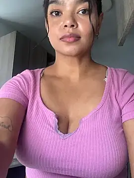 Snapshot of moonhelen chatting on May 27, 6:05 pm moonhelen online show from May 27, 6:05 pm