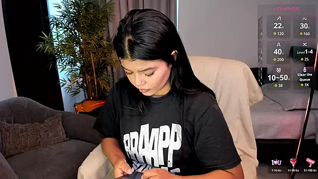 Snapshot of moonhelen chatting on June 10, 9:57 pm moonhelen online show from June 10, 9:57 pm