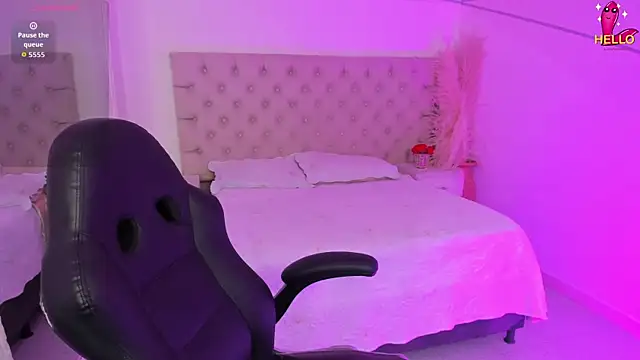 CarolineFyre online show from March 23, 1:48 pm