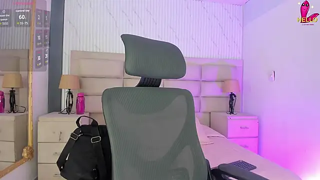 CarolineFyre online show from April 4, 12:35 pm