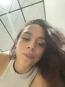 Snapshot of CarolineFyre chatting on April 28, 12:09 am CarolineFyre online show from April 28, 12:09 am