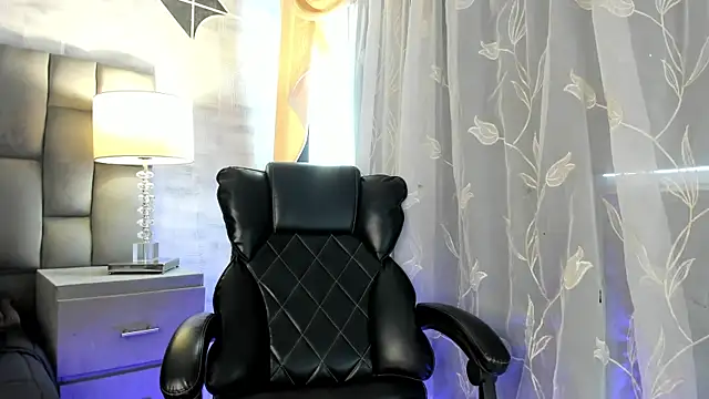 Snapshot of CarolineFyre chatting on May 1, 2:10 pm CarolineFyre online show from May 1, 2:10 pm