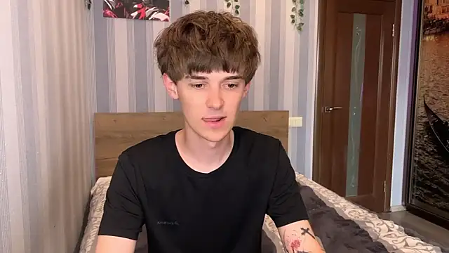 Snapshot of Sweet_Dude chatting on May 18, 2:45 pm Sweet Dude online show from May 18, 2:45 pm