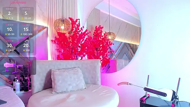 Snapshot of EmmaLovve chatting on February 19, 2:29 am EmmaLovve online show from February 19, 2:29 am