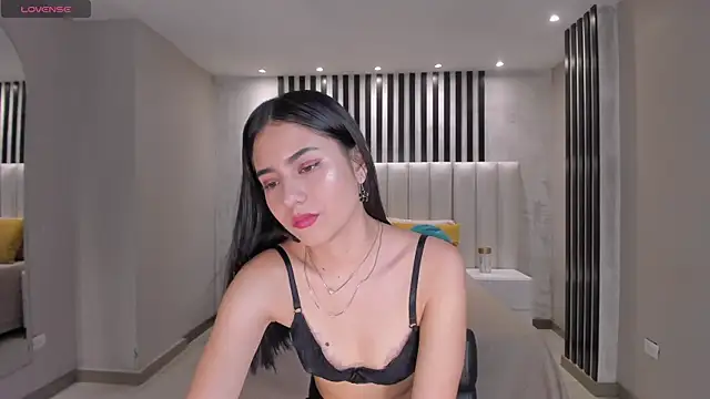 Snapshot of LucieMartin chatting on March 3, 7:31 pm LucieMartin online show from March 3, 7:31 pm