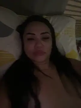 Snapshot of Deyseprado35 chatting on February 17, 8:37 pm Deyseprado35 online show from February 17, 8:37 pm