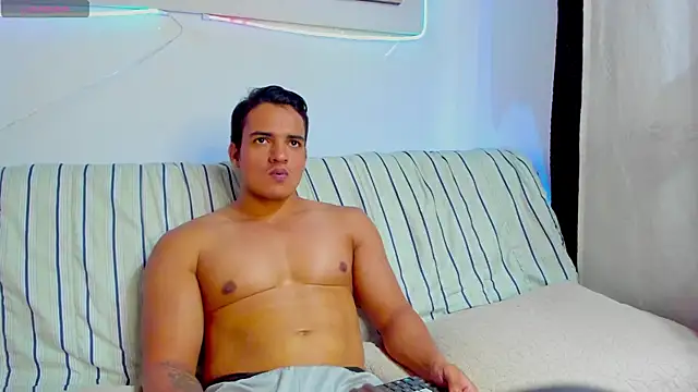 Snapshot of jhon_nicolas chatting on February 25, 8:07 pm jhon nicolas online show from February 25, 8:07 pm