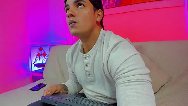 jhon nicolas online show from April 5, 9:01 pm