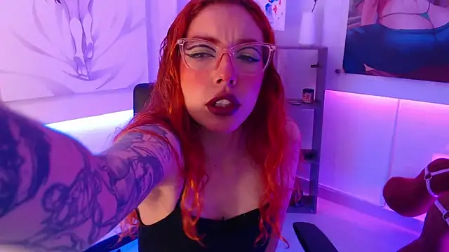 Snapshot of mere_in_redd chatting on June 2, 12:07 pm mere in redd online show from June 2, 12:07 pm