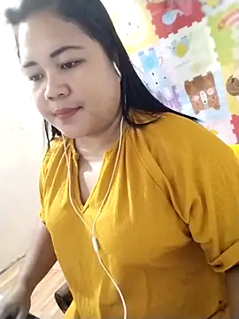 Snapshot of biggbooty15 chatting on February 10, 1:43 am biggbooty15 online show from February 10, 1:43 am