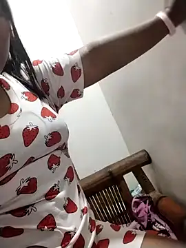 Snapshot of biggbooty15 chatting on February 25, 11:31 am biggbooty15 online show from February 25, 11:31 am