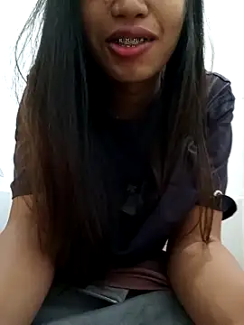 Snapshot of WildJennifercum chatting on March 17, 3:22 am WildJennifercum online show from March 17, 3:22 am