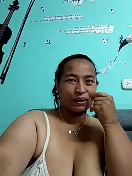 Snapshot of BustySexy_Nataly chatting on February 20, 7:54 am BustySexy Nataly online show from February 20, 7:54 am