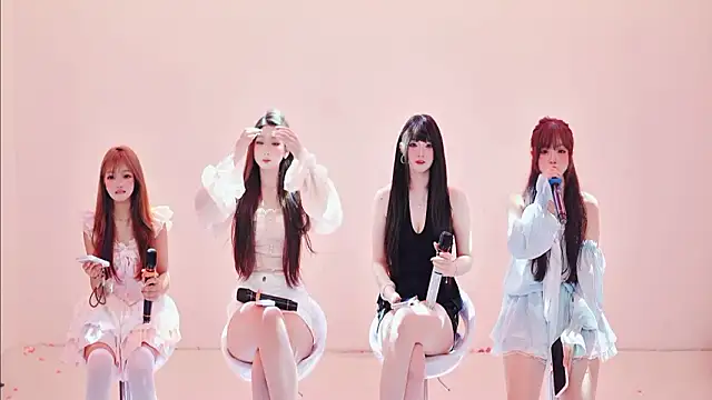 Snapshot of CC-0606 chatting on February 3, 9:47 am CC-0606 online show from February 3, 9:47 am