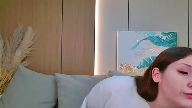 Anora Mills online show from March 31, 5:52 am