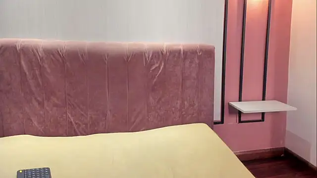 Snapshot of HannaWen_ chatting on February 4, 12:00 pm HannaWen online show from February 4, 12:00 pm