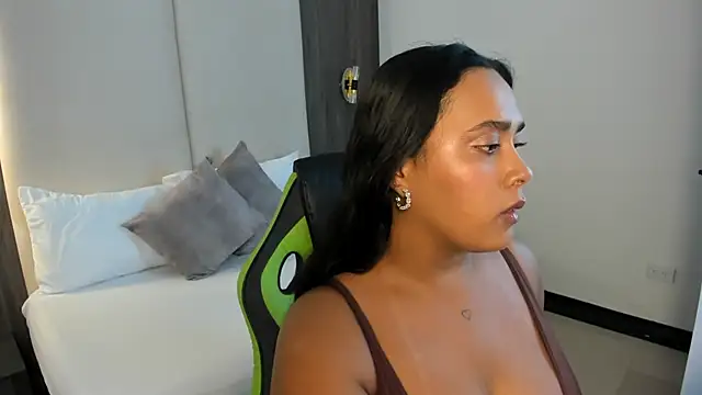 sophia solerr online show from April 14, 2:06 am