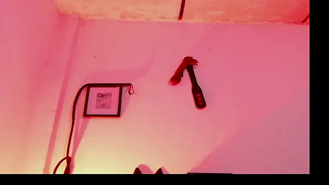 Snapshot of Girl_Bondage chatting on May 4, 1:07 pm Girl Bondage online show from May 4, 1:07 pm