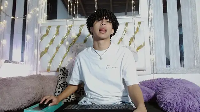 Snapshot of ian_smith_ chatting on February 13, 11:50 am ian smith online show from February 13, 11:50 am