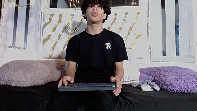 Snapshot of ian_smith_ chatting on February 19, 12:12 pm ian smith online show from February 19, 12:12 pm