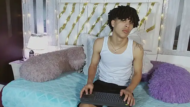 Snapshot of ian_smith_ chatting on February 23, 12:13 pm ian smith online show from February 23, 12:13 pm