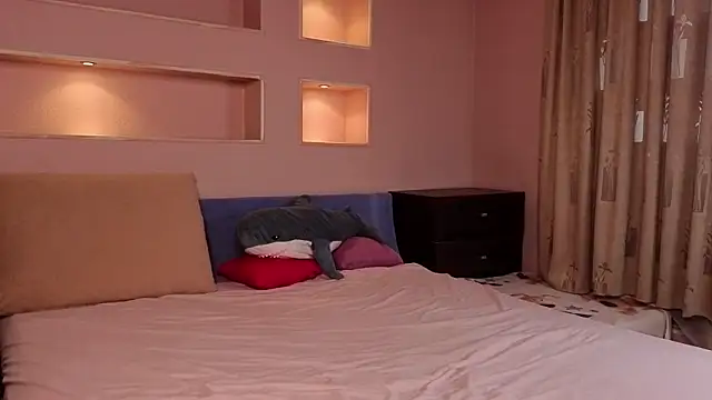 ElizaPizza online show from April 12, 2:44 pm