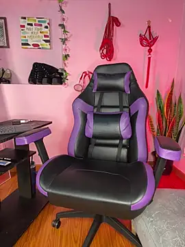 kenia thompsom01 online show from April 15, 11:50 am