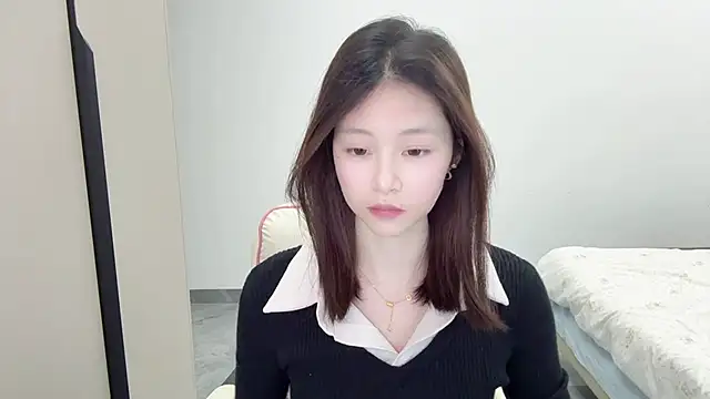 Snapshot of DYyyyyy-- chatting on February 7, 12:09 pm DYyyyyy-- online show from February 7, 12:09 pm