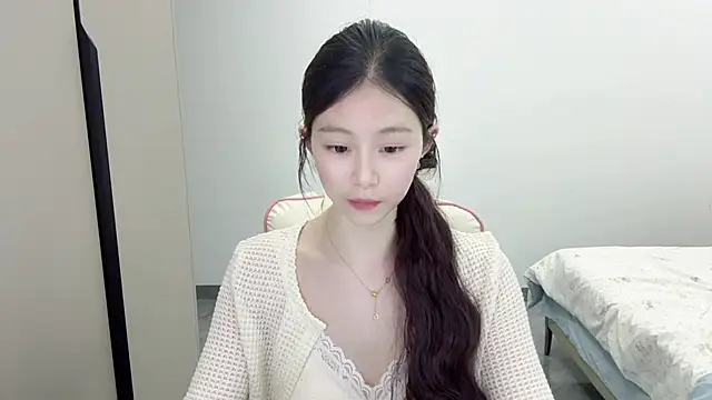 Snapshot of DYyyyyy-- chatting on February 8, 12:08 pm DYyyyyy-- online show from February 8, 12:08 pm