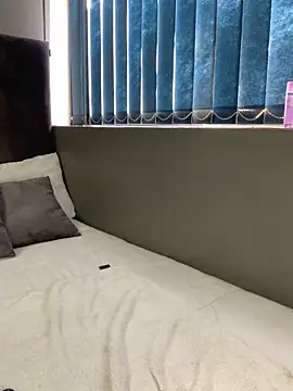 Snapshot of SexyLaylahx chatting on February 19, 3:19 pm SexyLaylahx online show from February 19, 3:19 pm