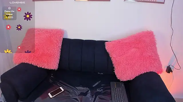 Snapshot of chloe_petite2 chatting on February 19, 1:51 pm chloe petite2 online show from February 19, 1:51 pm