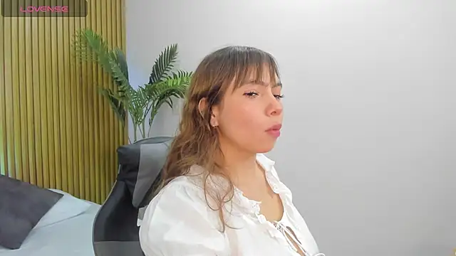 Snapshot of milaack_ chatting on February 13, 7:32 pm milaack online show from February 13, 7:32 pm