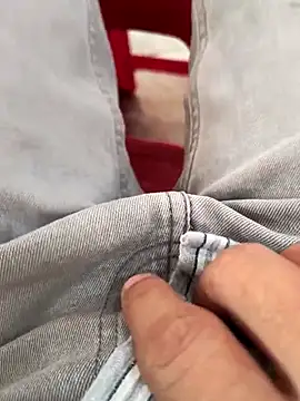 Snapshot of Castrol1289 chatting on February 22, 10:03 am Castrol1289 online show from February 22, 10:03 am