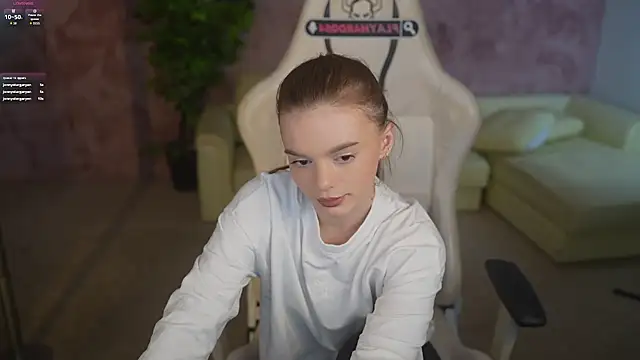 Snapshot of Zlata_Sky chatting on June 5, 6:46 pm Zlata Sky online show from June 5, 6:46 pm